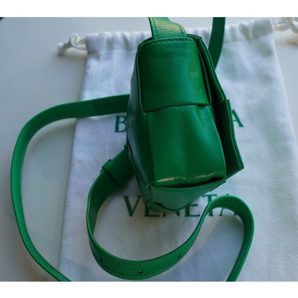 Bottega Veneta Cassette Crossbody Bag Maxi Intrecciato Leather Mini (Green) - Picture 5 of 14